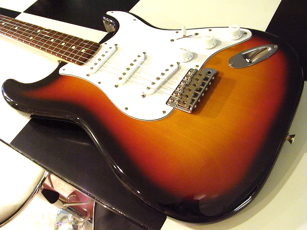 【100%新品高品質】Fender JAPAN ST43 ストラトキャスター Qシリアル　日本製　ソフトケース、アーム付 フェンダー